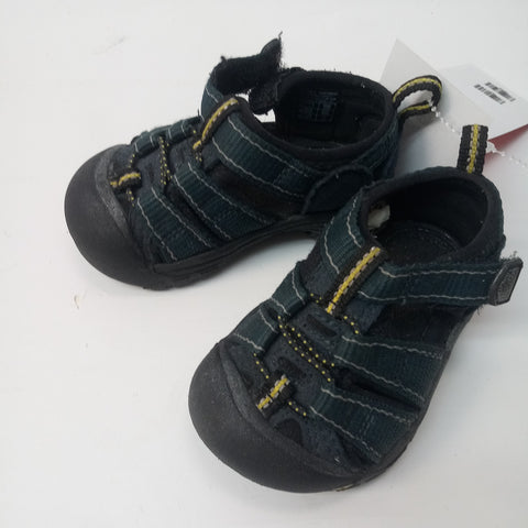Sandals by Keen   Size 4