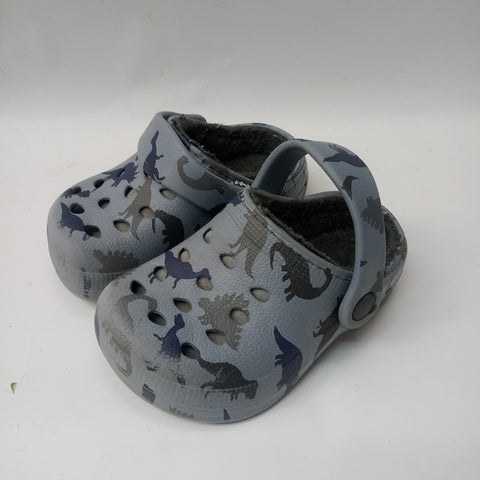 Slip on Shoes    Size 4-5