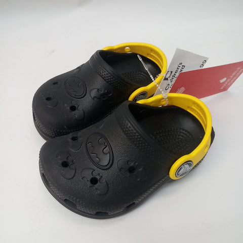Slip on Shoe by Crocs   Size 4-5