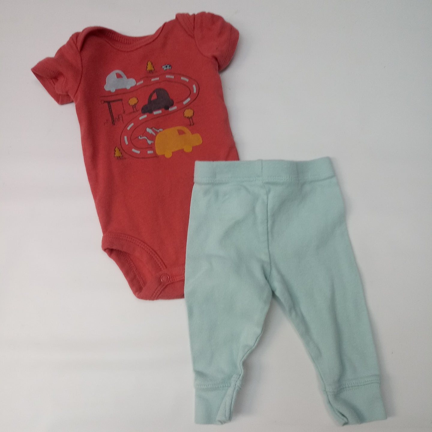 Short Sleeve 2pc Outfit by Carters       Size NB