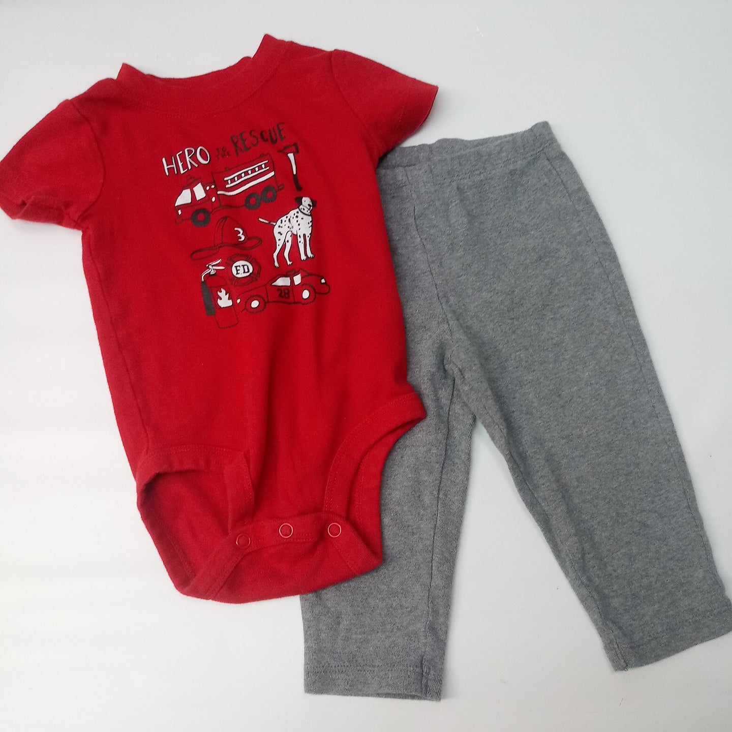 Short Sleeve 2pc Outfit by Carters    Size 9m