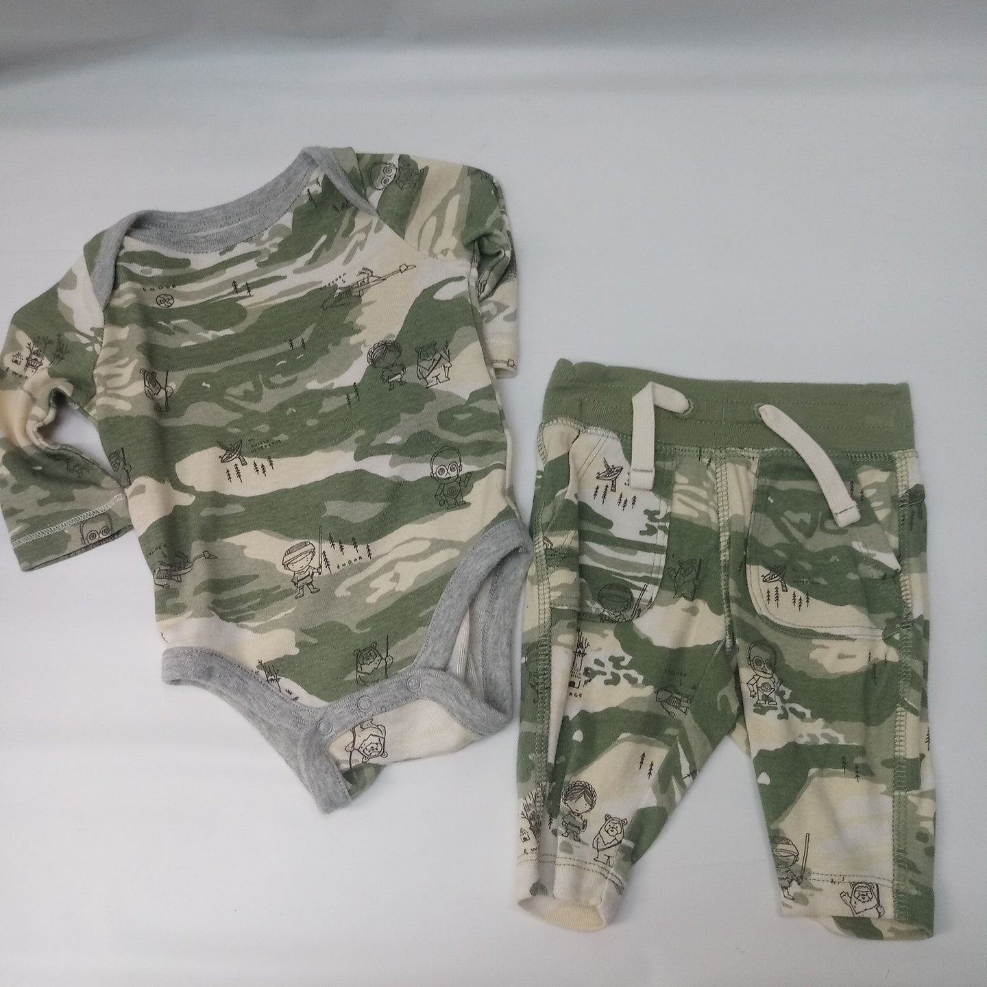 Long Sleeve 2pc Outfit by Baby Gap Star Wars Disney    Size 0-3m