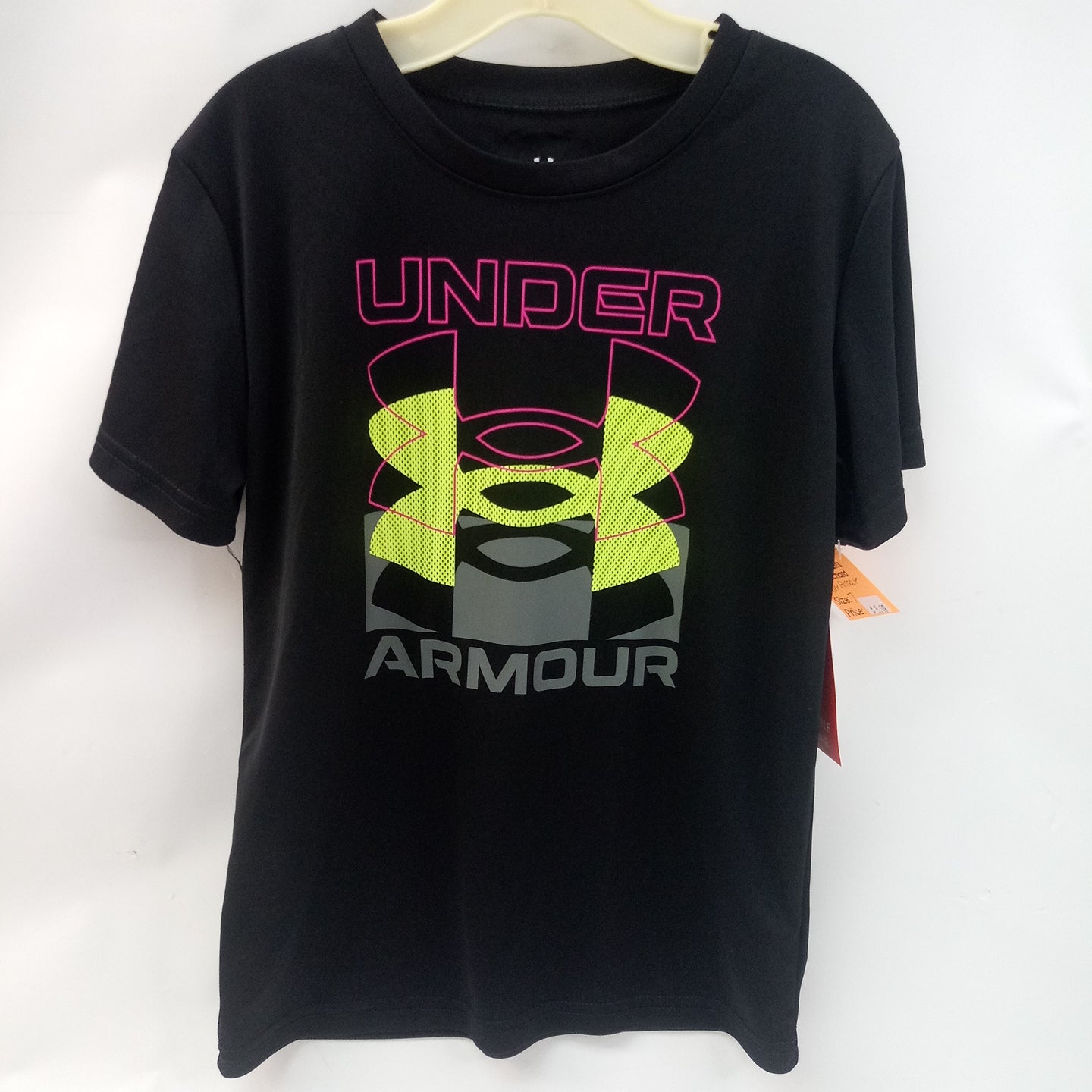 Short Sleeve Shirt by Under Armour     Size 7