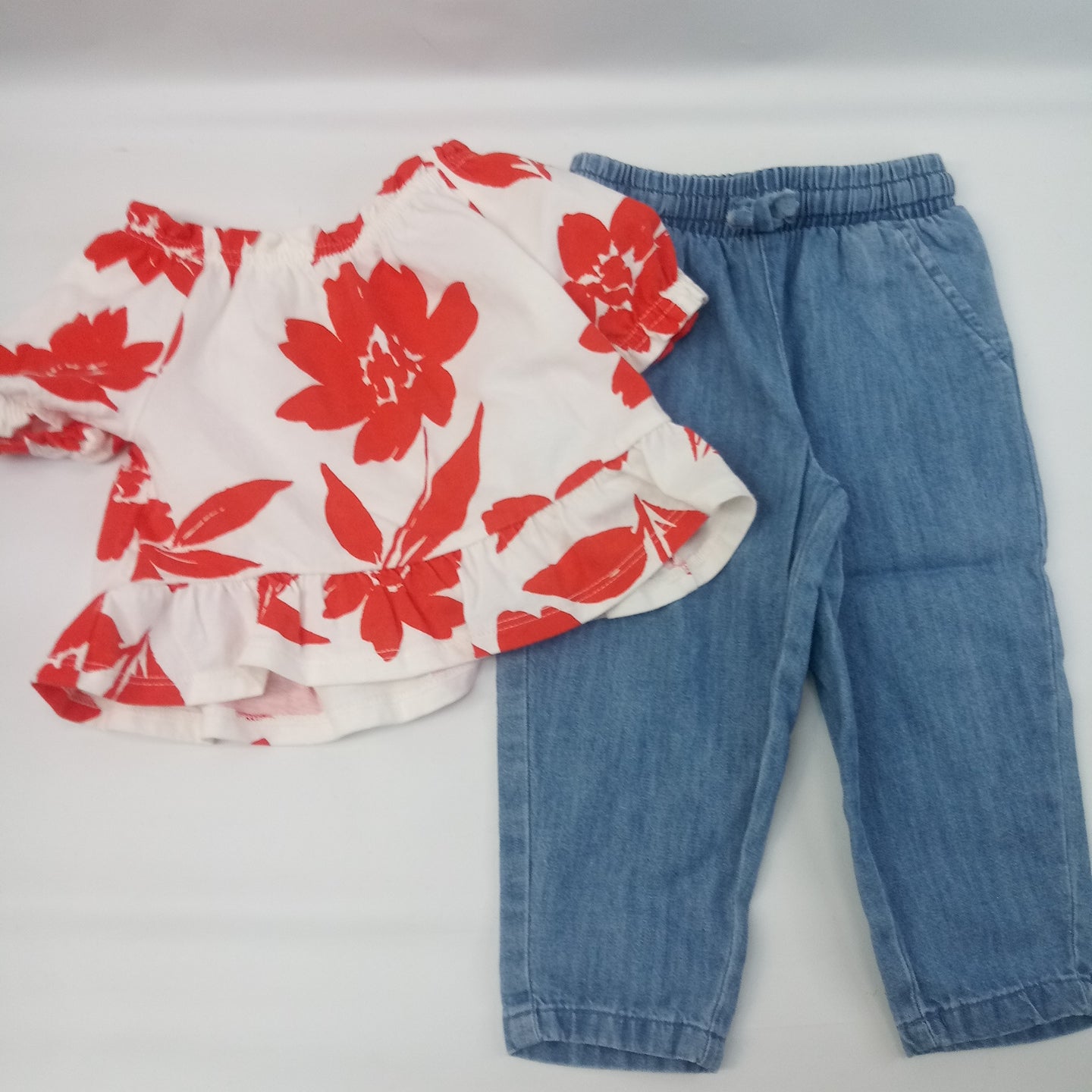 Short Sleeve 2pc Outfit by Carters    Size 12m