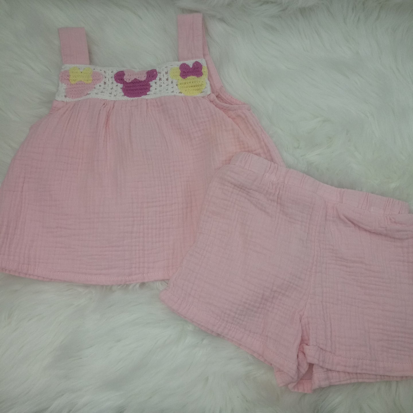 Short Sleeve 2pc Outfit by Disney Jr Minnie      Size 2T